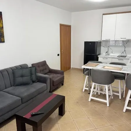 Apartmens Neli דירה *
